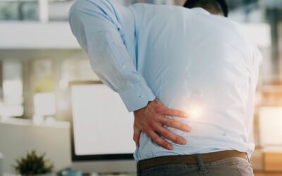 Próstata aumentada causa dor nas costas? Entenda a relação